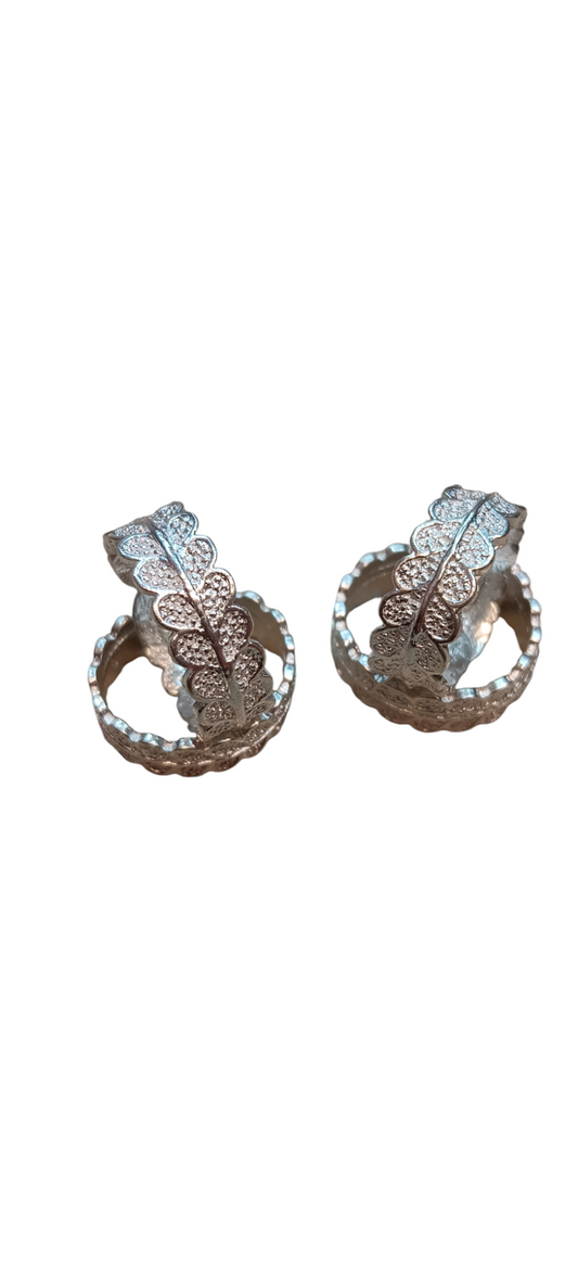 Nari Nakhre Silver-Tone Floral Stone-Studded Toe Ring Set (Pack of 4)